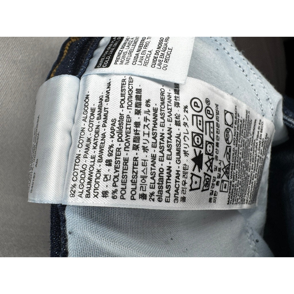388. Levi's 711 Skinny Distressed Jeans Size 25