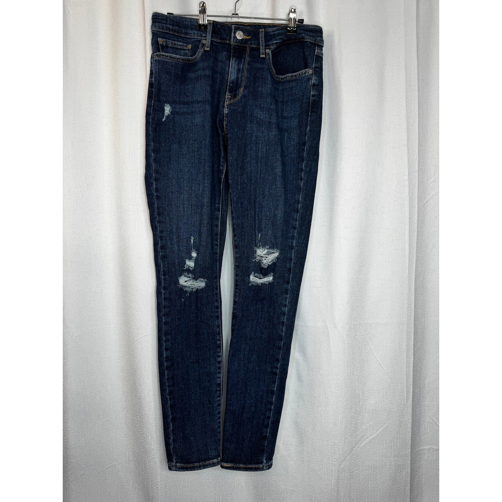 388. Levi's 711 Skinny Distressed Jeans Size 25