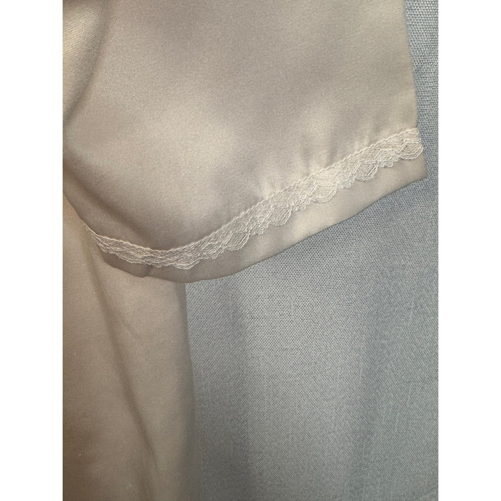 353. Delicates Embroidered Lace Trim Nightgown Sleep Dress Large