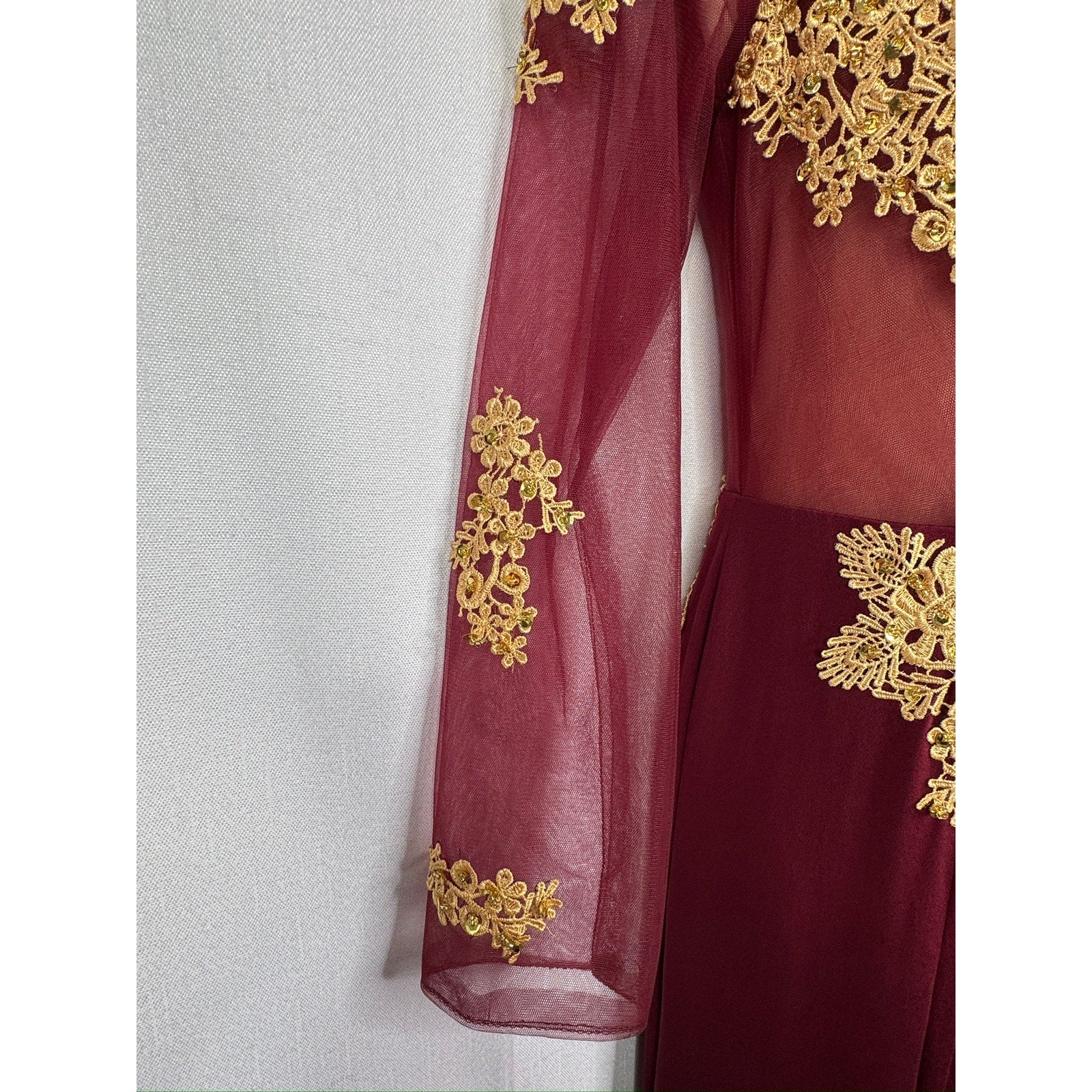 580. Burgundy Gold Lace Mermaid Formal Evening Gown Long Sleeve Small