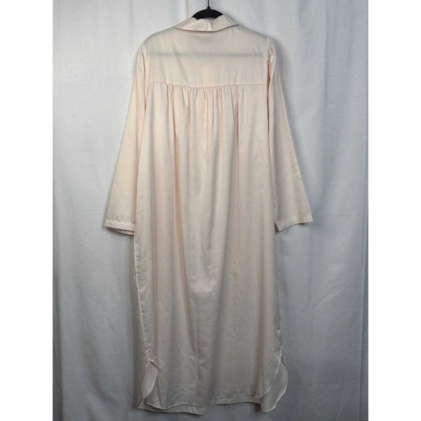 353. Delicates Embroidered Lace Trim Nightgown Sleep Dress Large