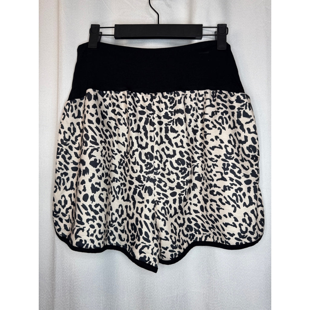 365. Leopard Print Maternity Lounge Shorts Size L